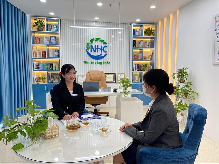 Tâm lý NHC hỗ trợ khách hàng giảm lo âu căng thẳng