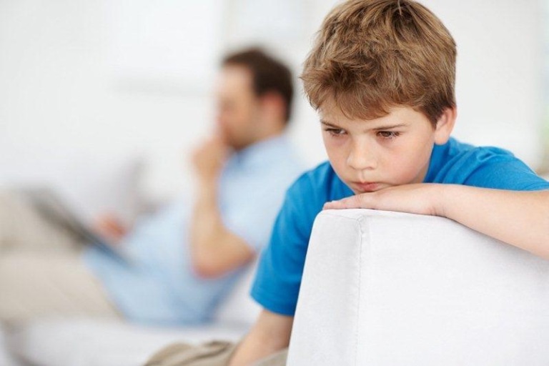 con có biểu hiện tâm lý nhưng không chịu đi khám có phải do bướng bỉnh