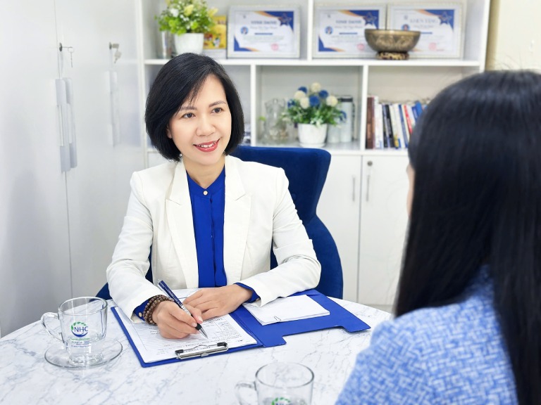 Cha mẹ chủ động trao đổi với chuyên gia trước khi con có biểu hiện tâm lý nhưng không chịu đi khám